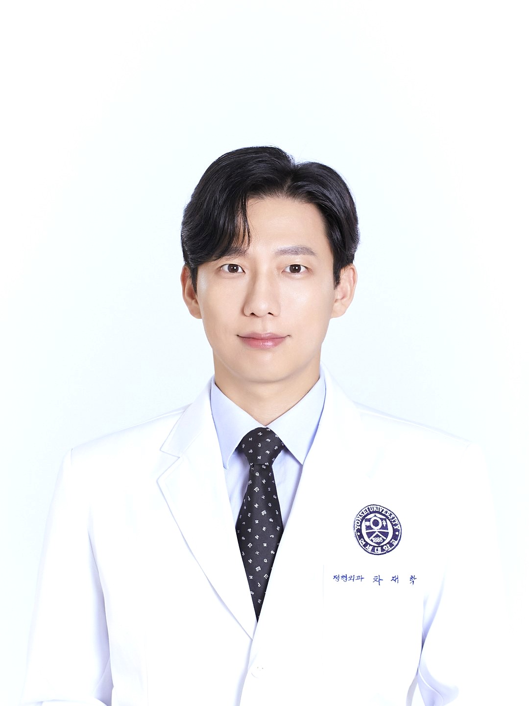 차재학 대표원장 · 정형외과 전문의